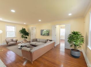 15 Burchard St N, Edison, NJ 08837