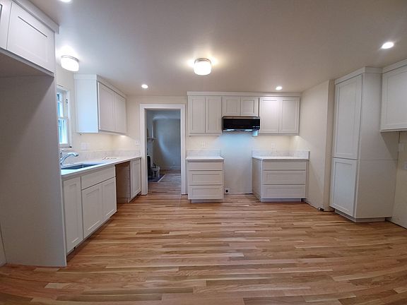 4th image of 2035-2044 Emerald St #B52bb7258