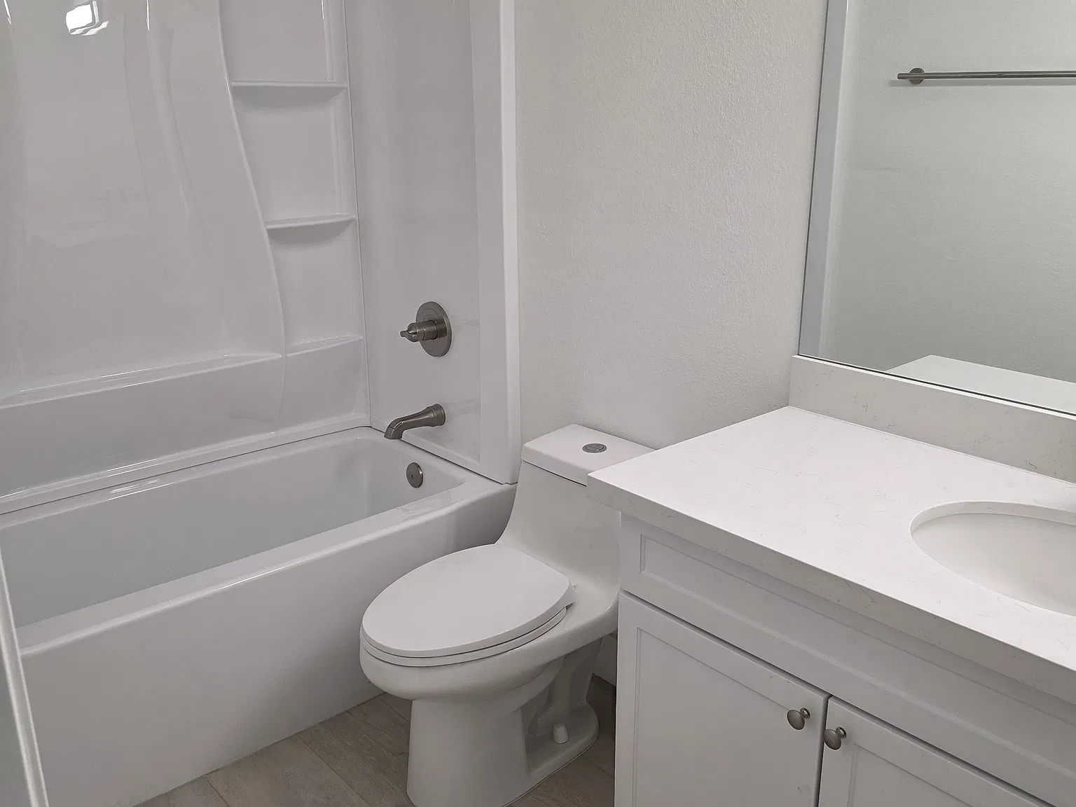 2943 E Beck Ln — Photo 3