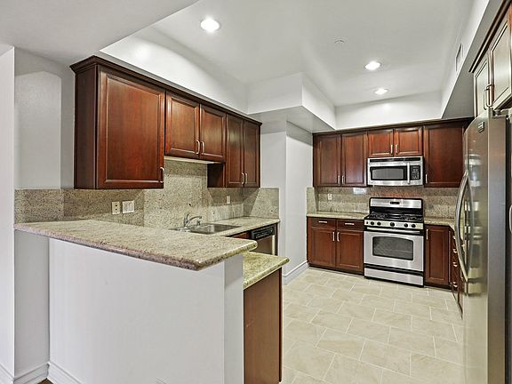 Large-Size Kitchens with Plenty of Cabinet Storage