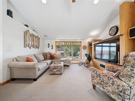 4th image of 716 Courtview Dr
