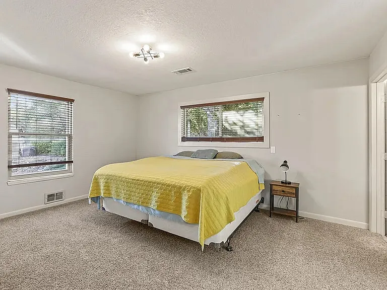 4 David Ct — Photo 10