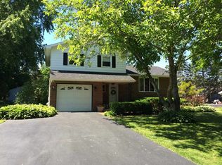 12 Sherbrook Dr, Selkirk, NY 12158