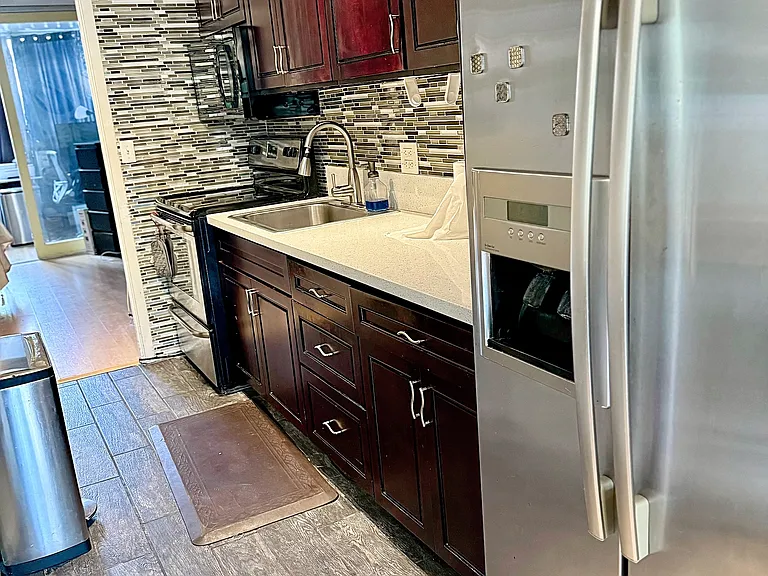 425 Ena Rd #204A — Photo 5