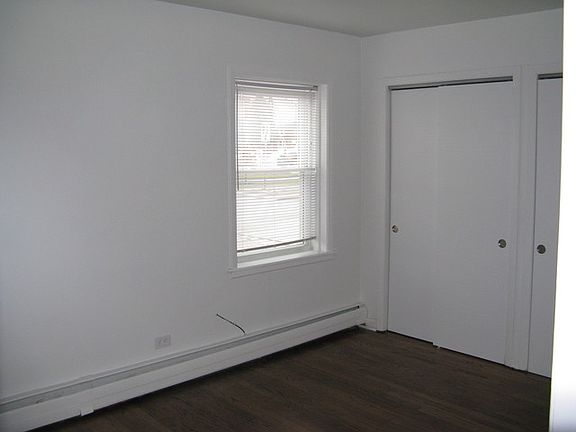 5th image of 1910 Division St APT 9