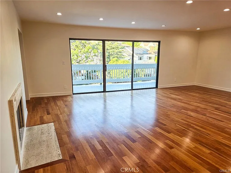 1310 Roxbury Dr #302 — Photo 4