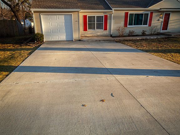 4th image of 8811 Hemlock Dr