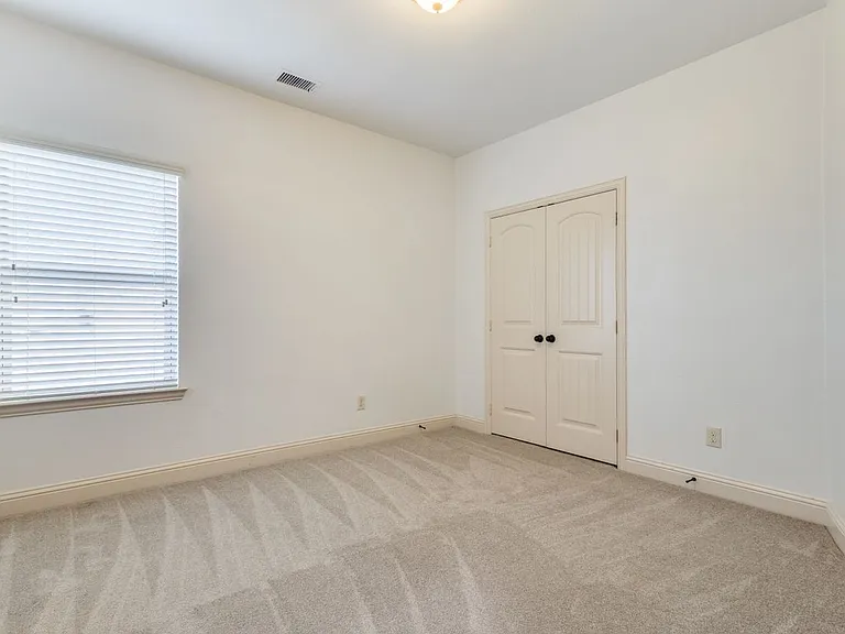 1436 Foster St — Photo 4