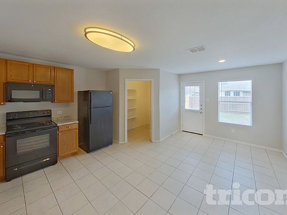 3rd image of 1412 Royal Meadows Trl
