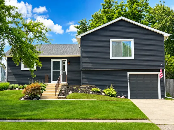 1037 Ridgewood Dr, Bolingbrook, IL 60440