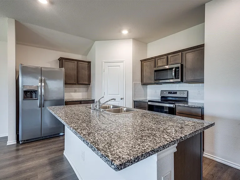 808 Saddle Horn Way — Photo 11