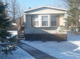 1186 Brookshire Dr, Lapeer, MI 48446