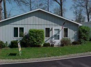 440 895th Ln, Angola, IN 46703