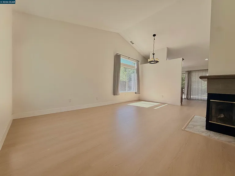 1746 Highland Cir — Photo 9