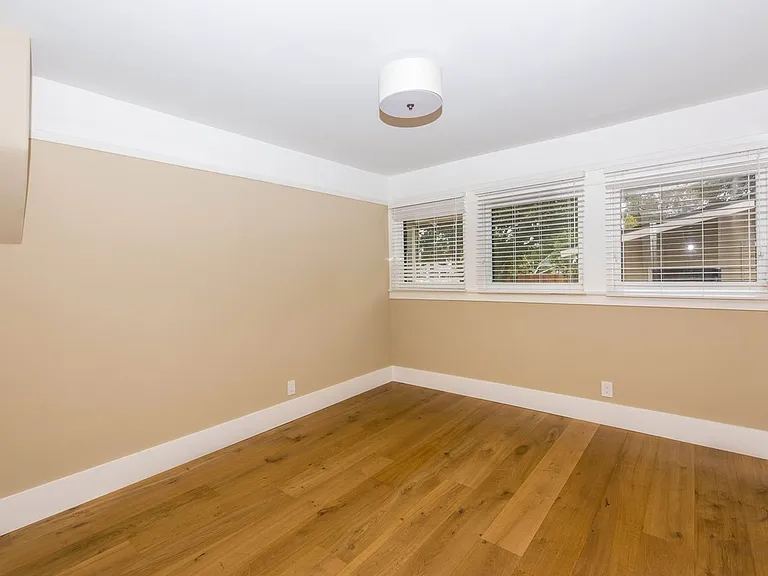 306 N Shaffer St — Photo 15