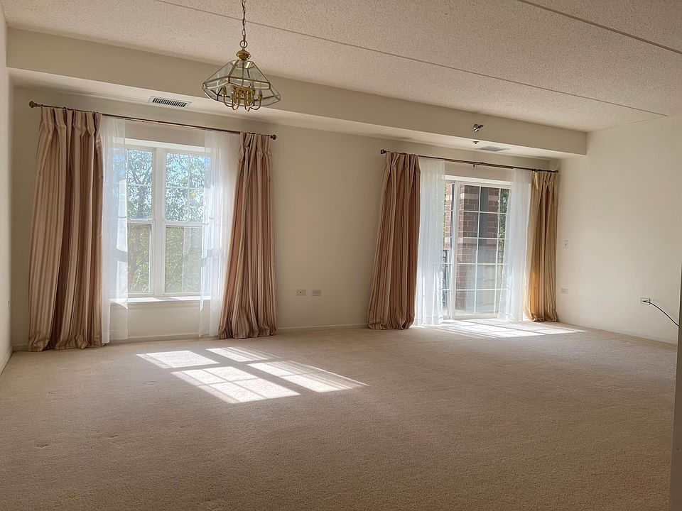 1st image of 470 W Mahogany Ct