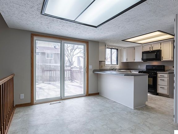 3rd image of 2213 Coventry Dr