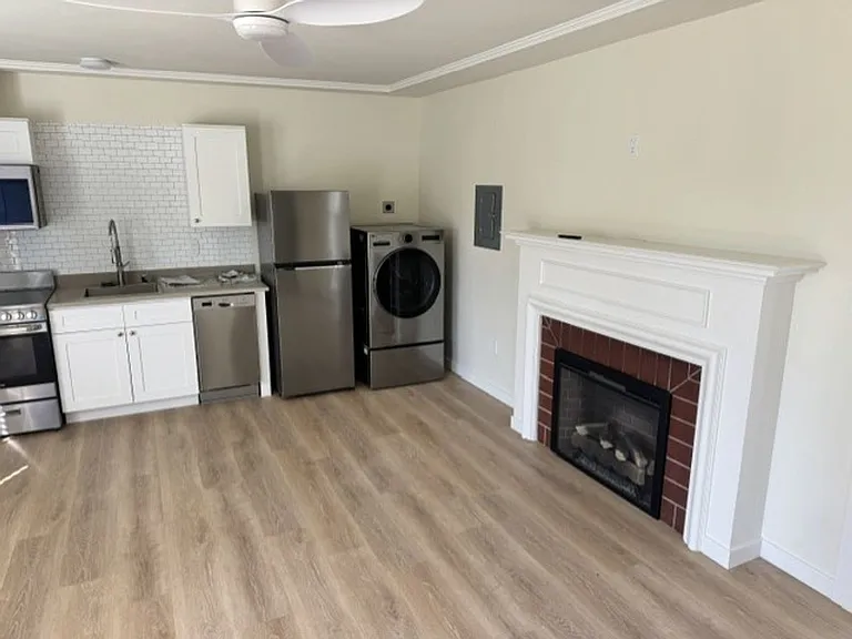 460 Pacific St #A — Photo 3