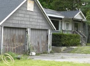 724 W Shiawassee Ave, Fenton, MI 48430
