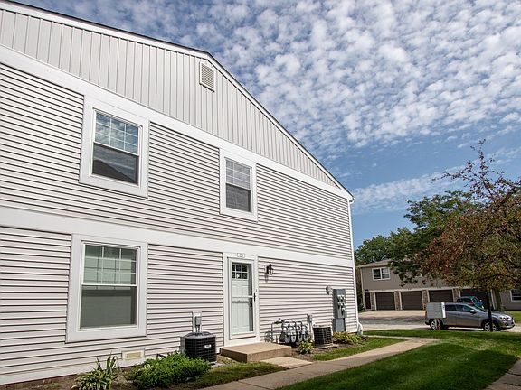 2nd image of 220 Winfield Ct #220