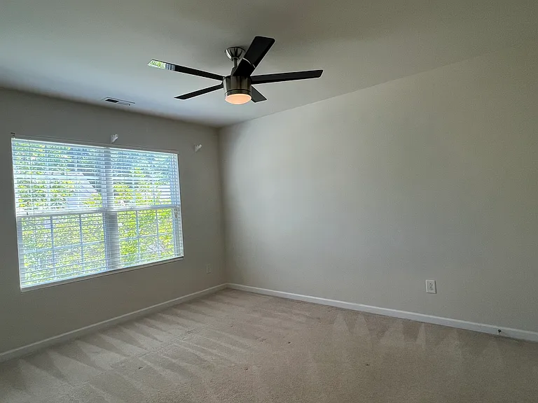 416 Charleville Ct — Photo 28