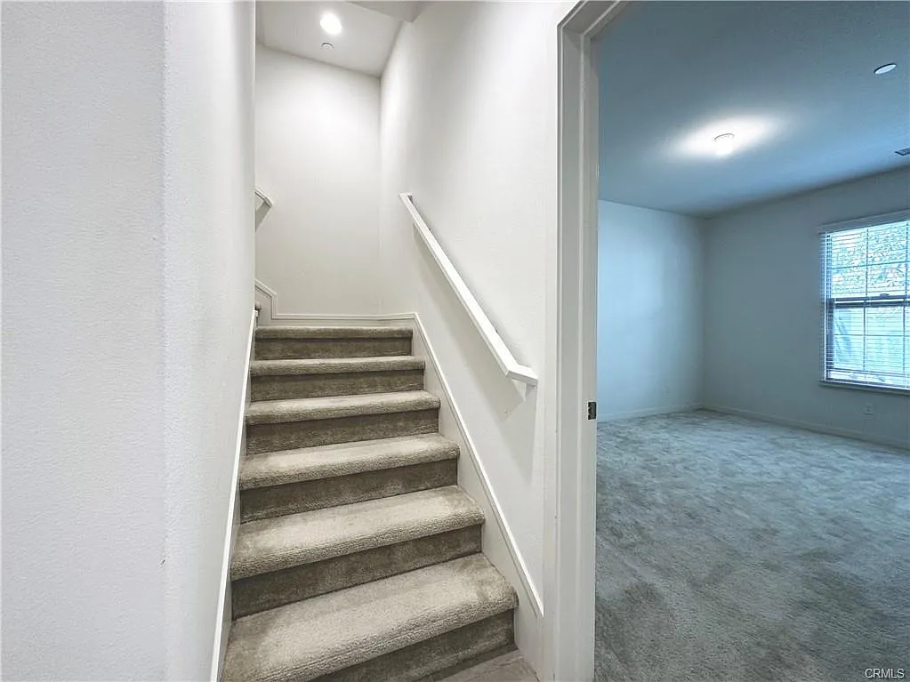 3 bed, 3.5 bath, 1489 sqft, $4,450 — Photo 4