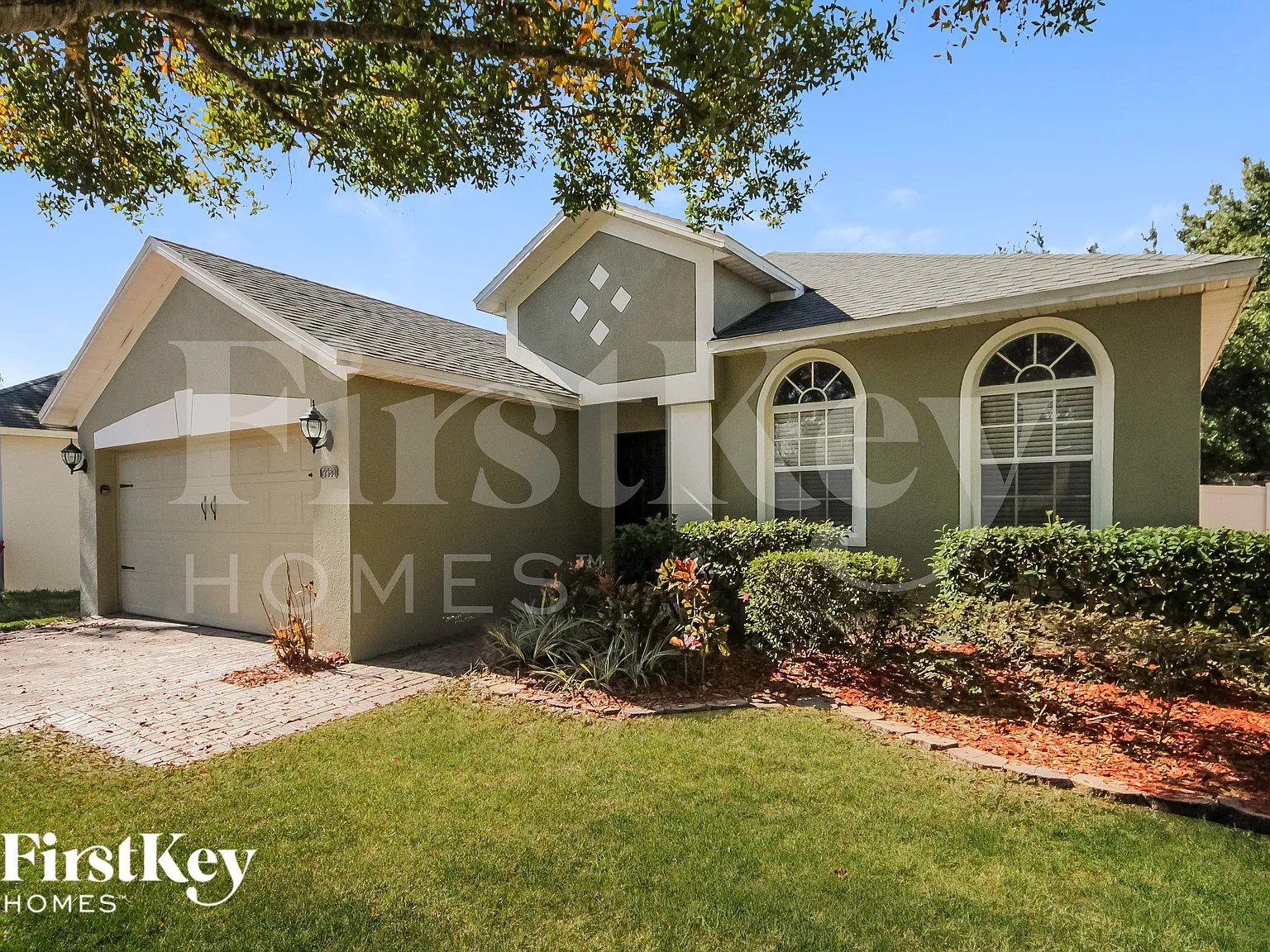4 bed, 2.0 bath, 1685 sqft, $3,330 — Photo 2