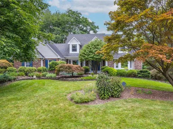 12 Chablis Dr, Fairport, NY 14450