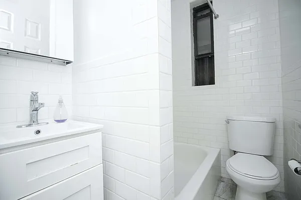 Rented by New Amsterdam Realty Group | media 17