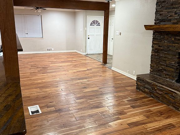 4th image of 103 N Lois Ln