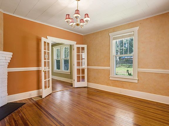 3rd image of 628 S Irwin Ave
