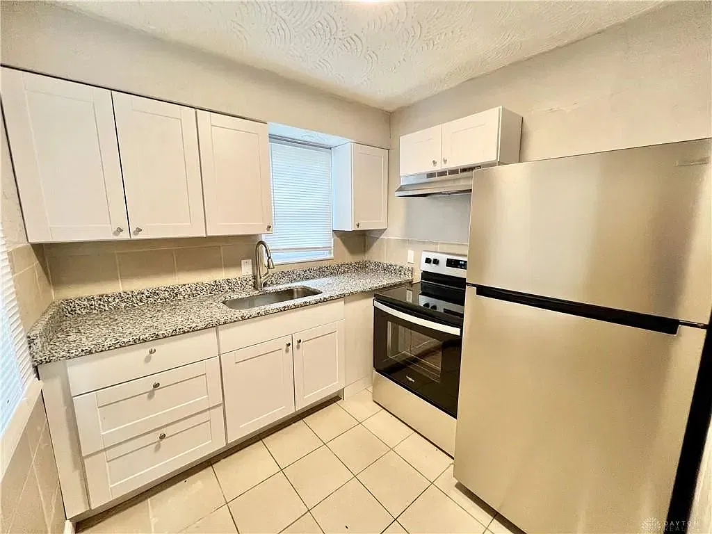 2 bed, 1.0 bath, 836 sqft, $1,390 — Photo 3