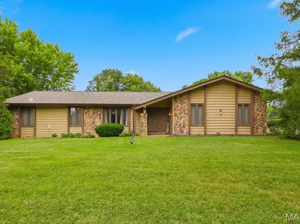 15 Whitewood Ct, Saint Peters, MO 63376