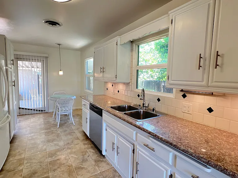 2629 Alder St — Photo 7