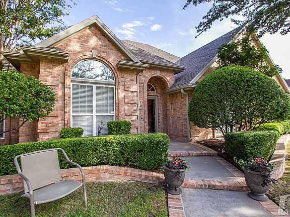 2nd image of 2714 Oak Hills Trl