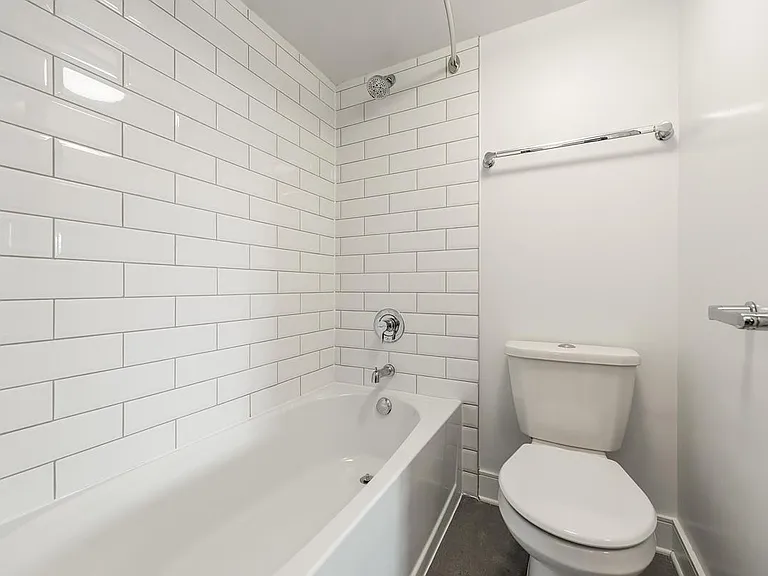 948 Esquimalt Rd — Photo 18
