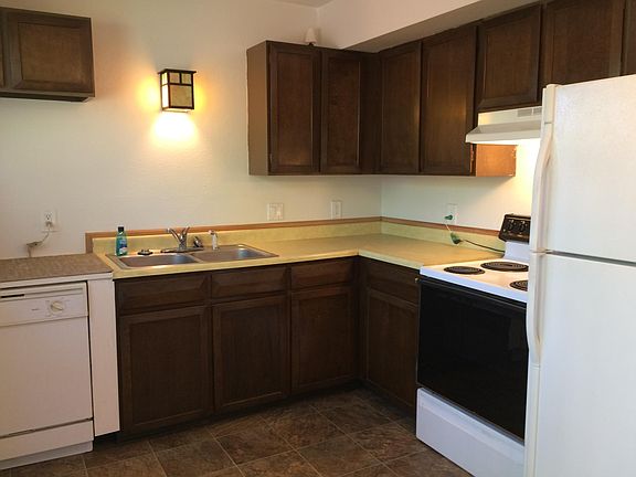 kitchen includes refrig(w/ ice maker), stove, disposal, dishwasher, microwave