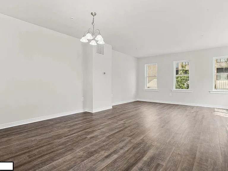 208 E Pennsylvania Ave — Photo 10