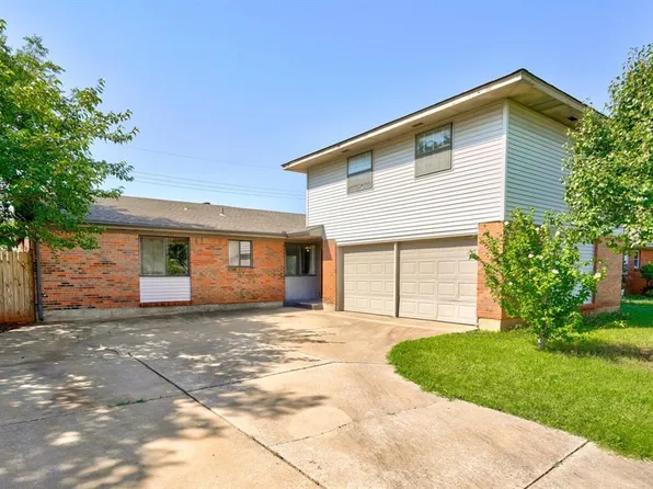 5600 NW 67th St, Warr Acres, OK 73132