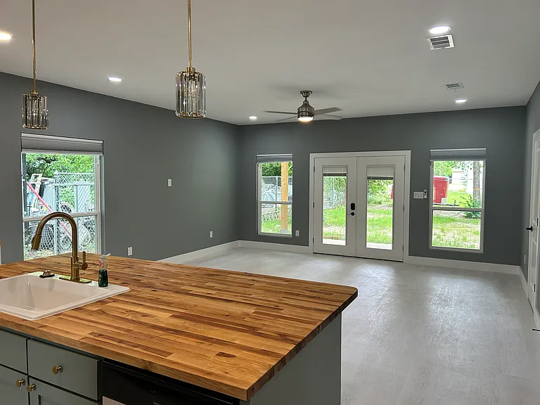 412 Little St — Photo 10