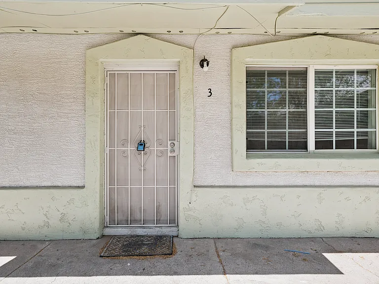 2133 W Adams St #3 — Photo 7