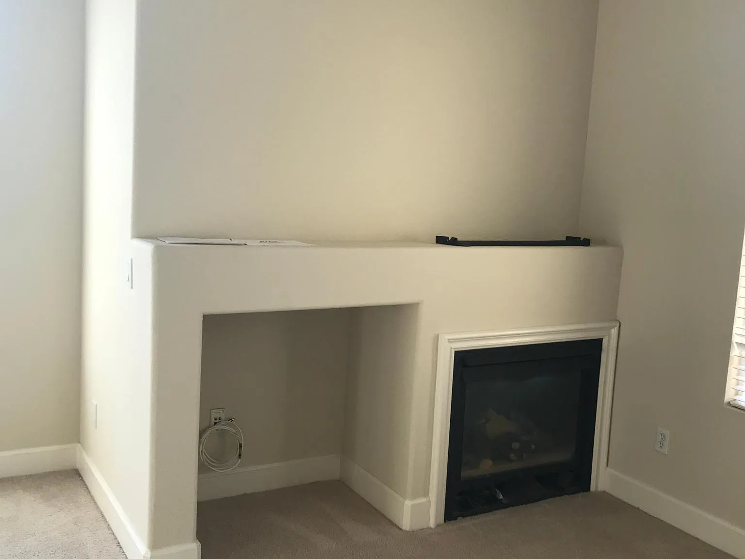 3 bed, 3.5 bath, 1404 sqft, $4,100 — Photo 2
