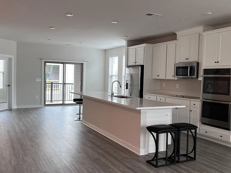 2433 Silver Line Aly — Photo 2