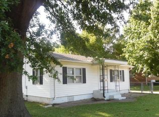 2019 E St NW, Miami, OK 74354