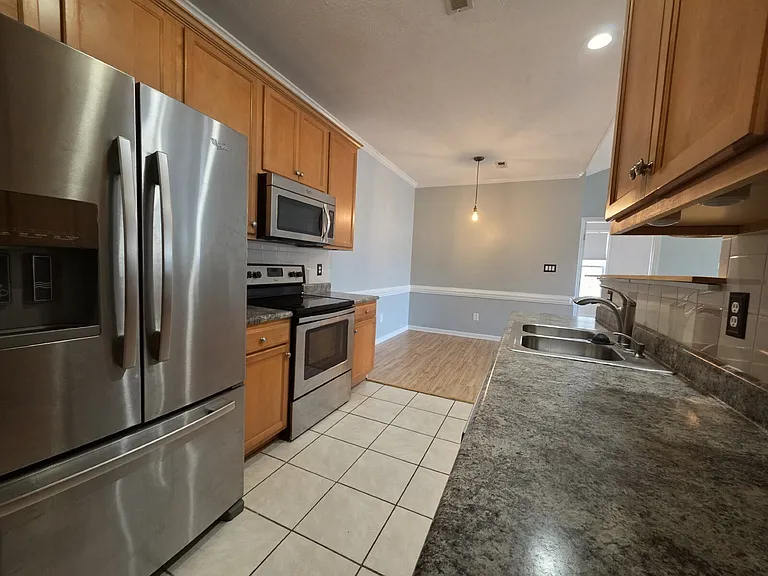 1324 Kershaw Loop #206 — Photo 10