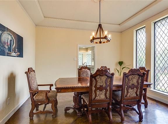 5th image of 3541 Briarcliff Ct N