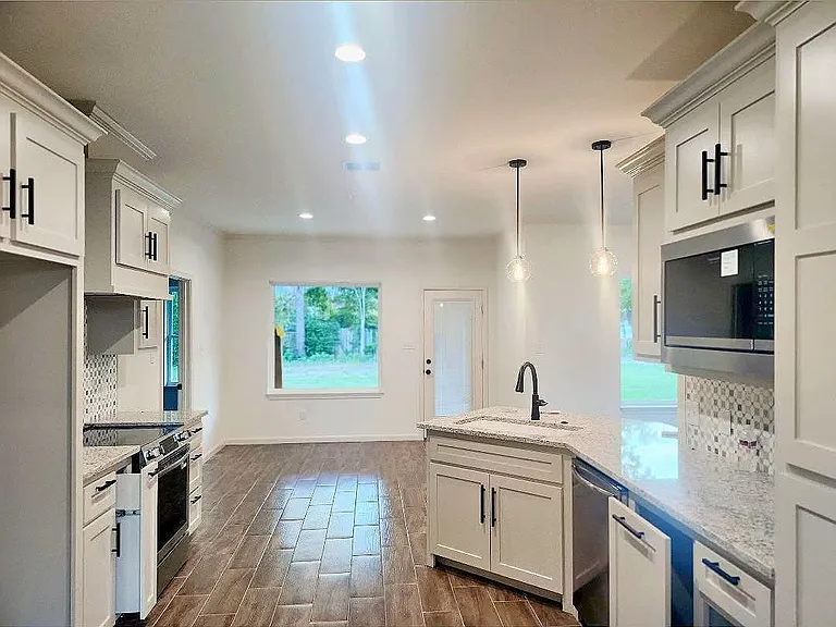 805 Woodridge Cir — Photo 12