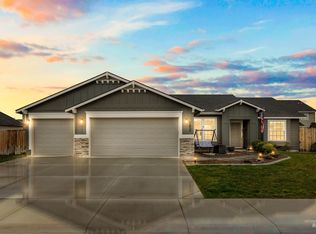 1655 SW Accipiter Pl, Mountain Home, ID 83647