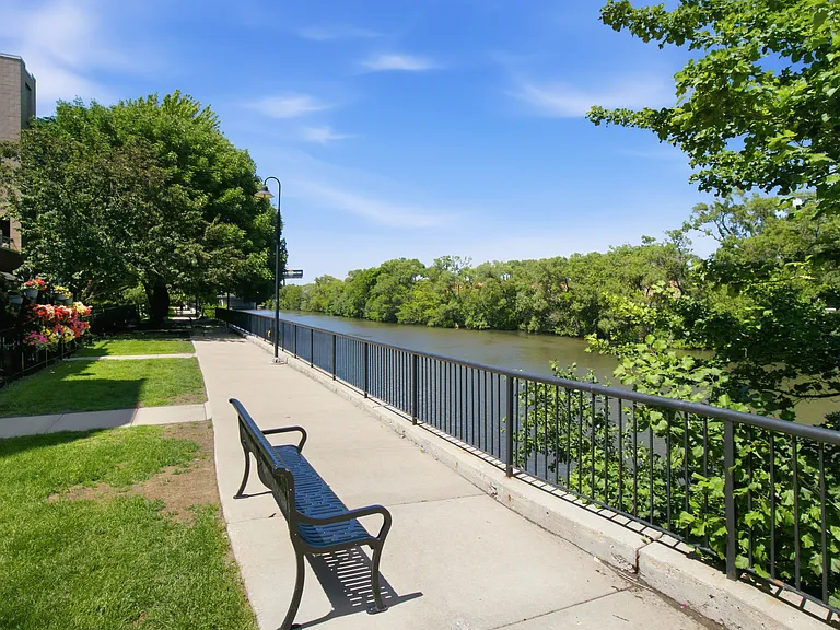 2801 N Oakley Ave #203 — Photo 17
