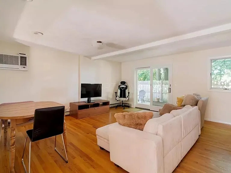 55 Waterhouse St — Photo 6
